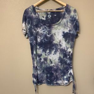 Mystree Tie-Dye Short Sleeve Scoop Neck Tee in Navy/Green